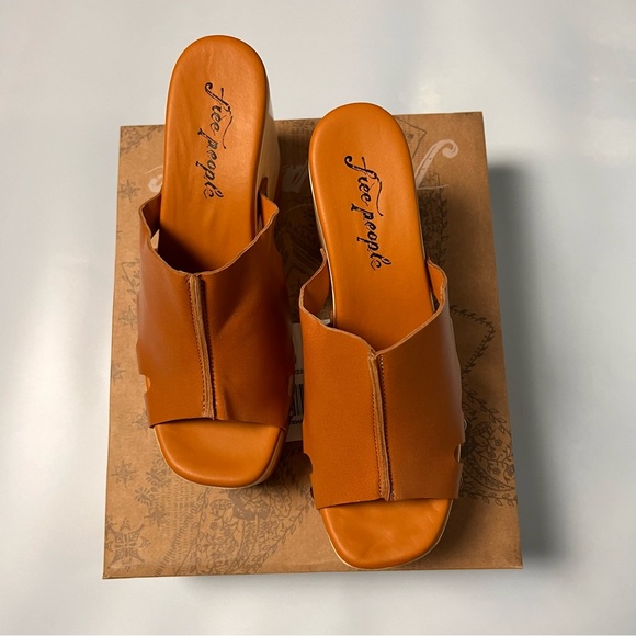 Free People Cassis Tan Clog - Picture 3 of 4